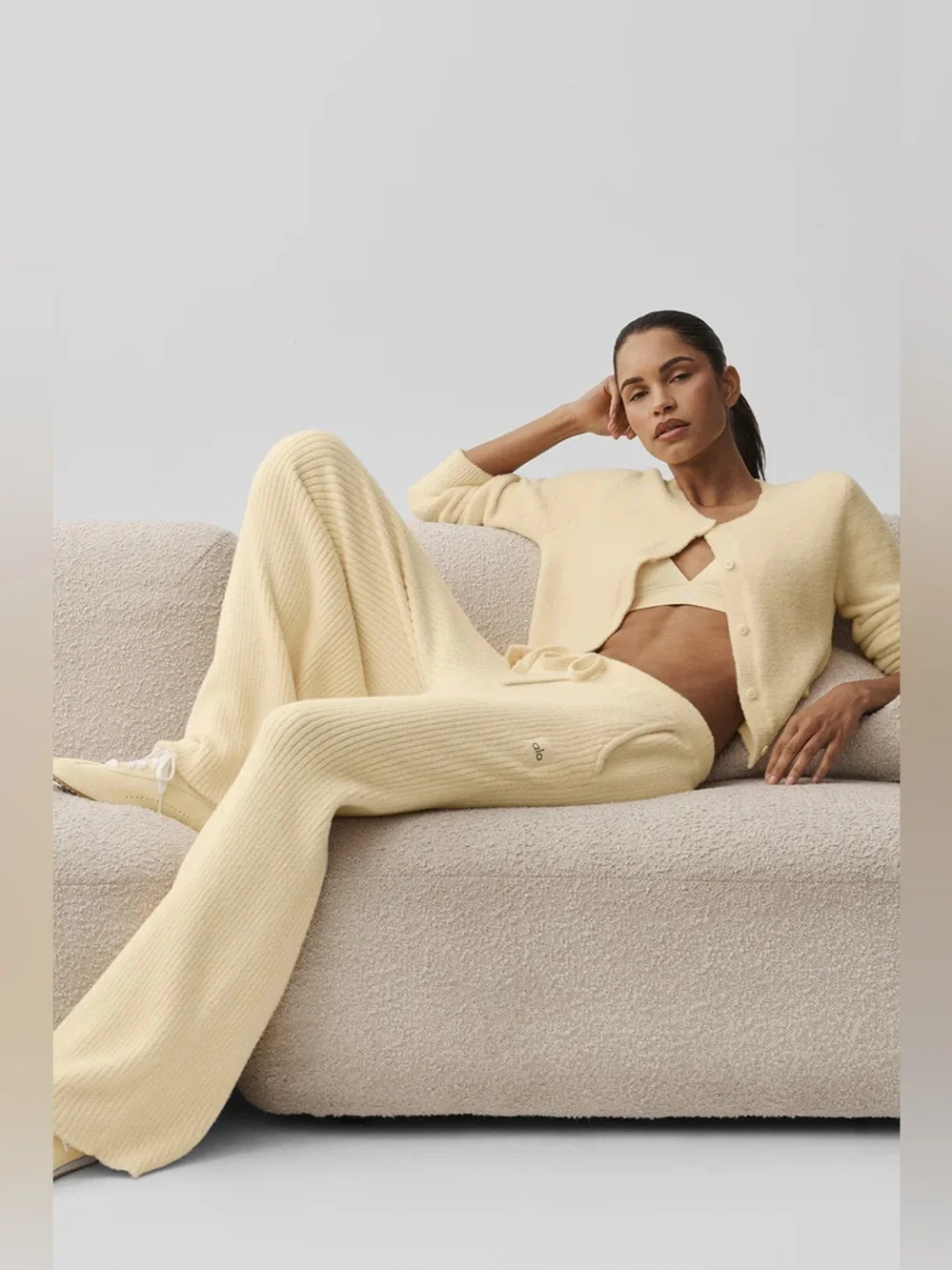 ALO YOGA | ✨NEW✨ Snuggle Up Sweater Cropped Cardigan in Candlelight